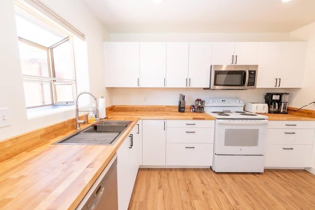 Newly Remodeled Family Friendly Home Page Ngoại thất bức ảnh